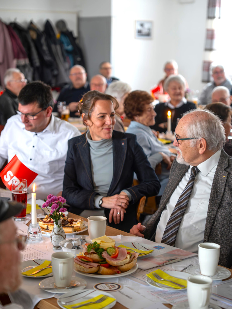SPD AG 60plus Hof Jubiläum Hofs Oberbürgermeisterin Eva Döhla im Gespräch mit Heinz Oesterle