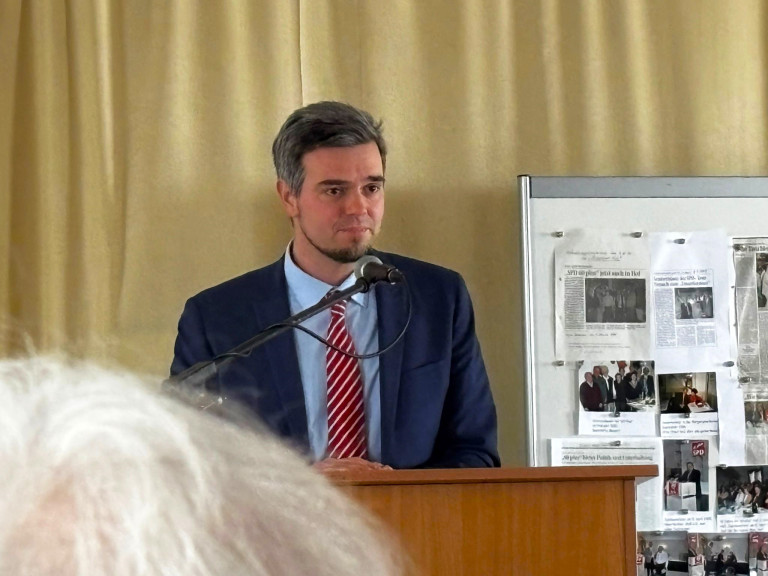 SPD AG 60plus Hof Jubiläum Grußwort des SPD-Landratskandidaten Alexander Mosena (für den LK Hof)