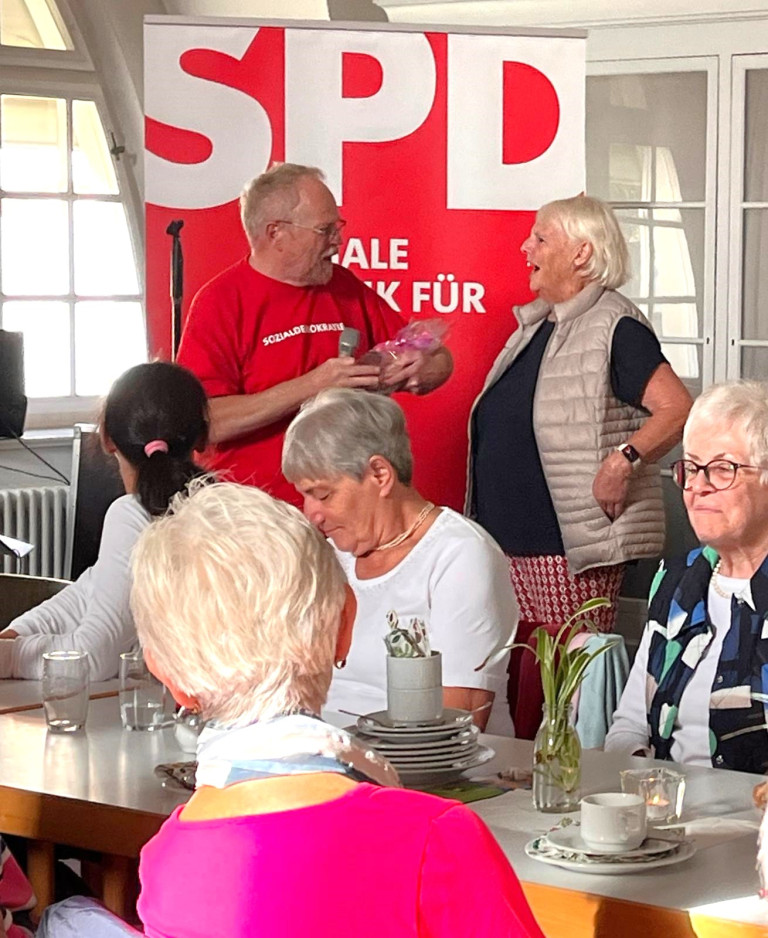 Oberfrankentag 2026 der SPD AG 60plus OfT016 Dank an Matthilde